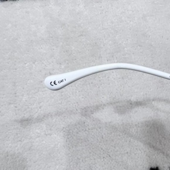 Alessandra Rich Linda Farrow Heart White Chain Pale Green Rectangular Sunglasses - Picture 10 of 10